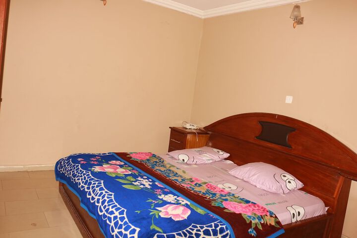 Room 5 of 10