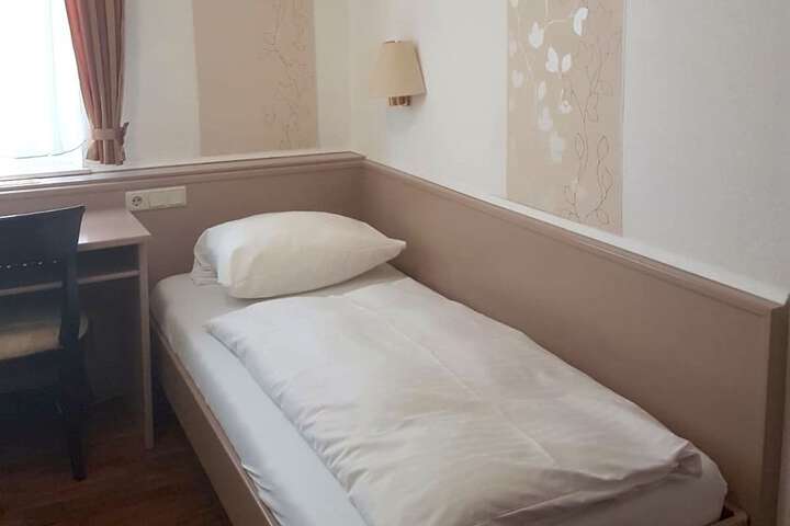 Room 3 of 16