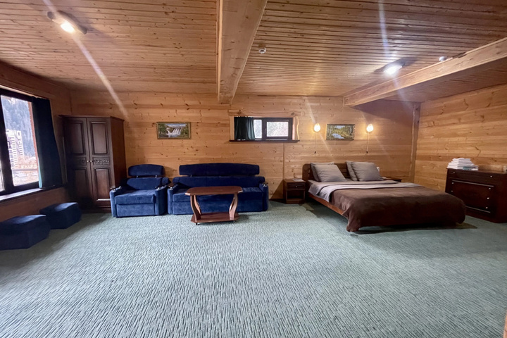 Room 12 of 27
