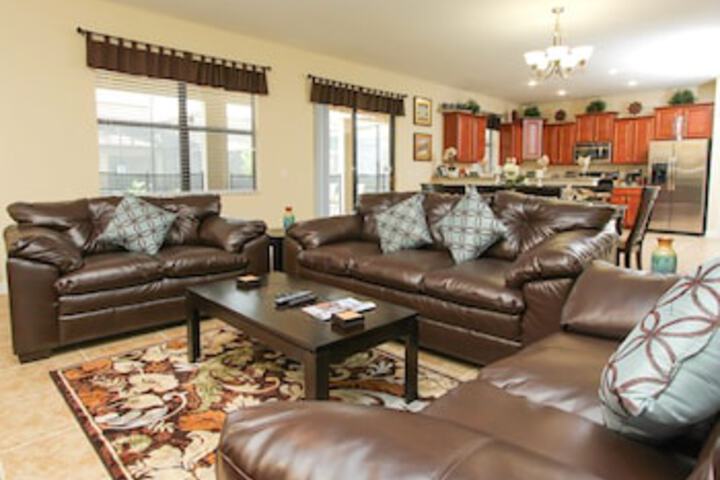6BR 6BA Pool Home in ChampionsGate