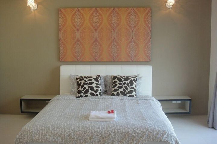 Room 6 of 24
