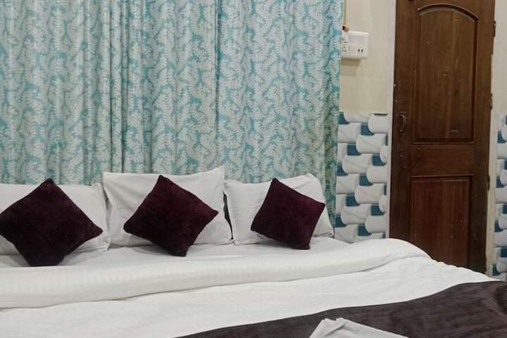 Room 12 of 20