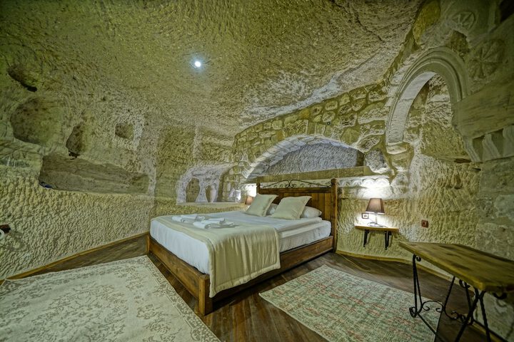 Room 3 of 68