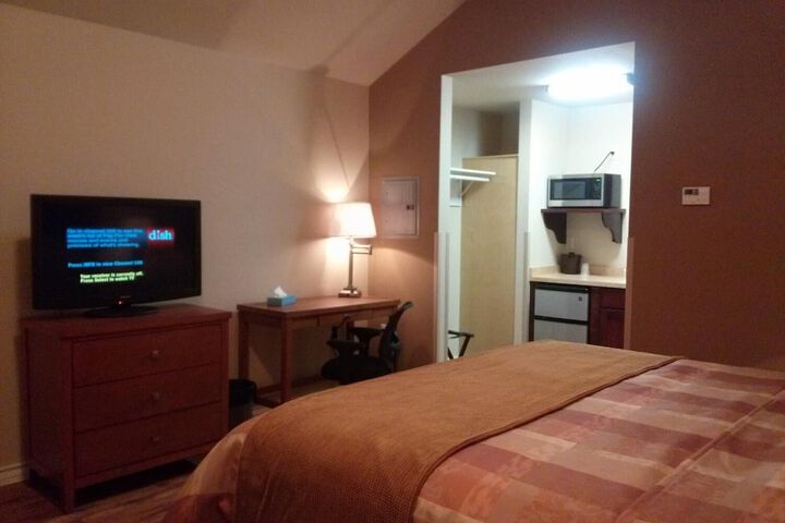 Room 6 of 10