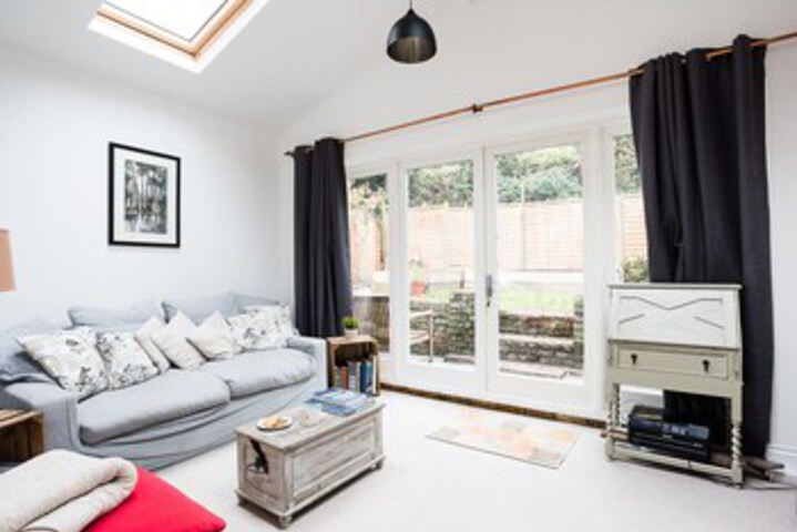 Cosy 2BR Family Home in Battersea