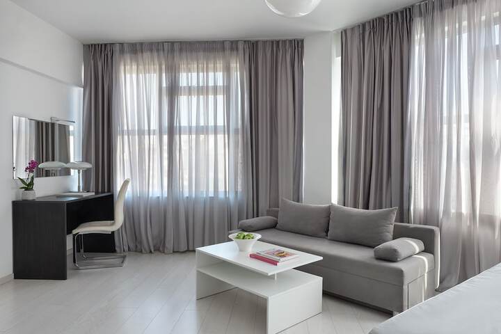 Room 11 of 27