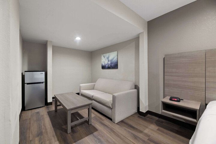 1 King Bed Suite (18 of 18)