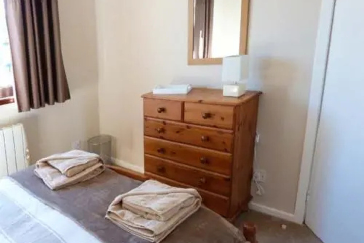 Room 5 of 11