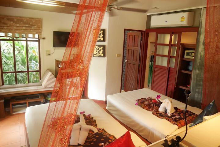 Room 25 of 153