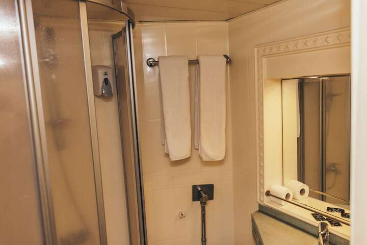 Room 16 of 19