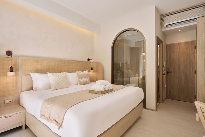 Room 33 of 54
