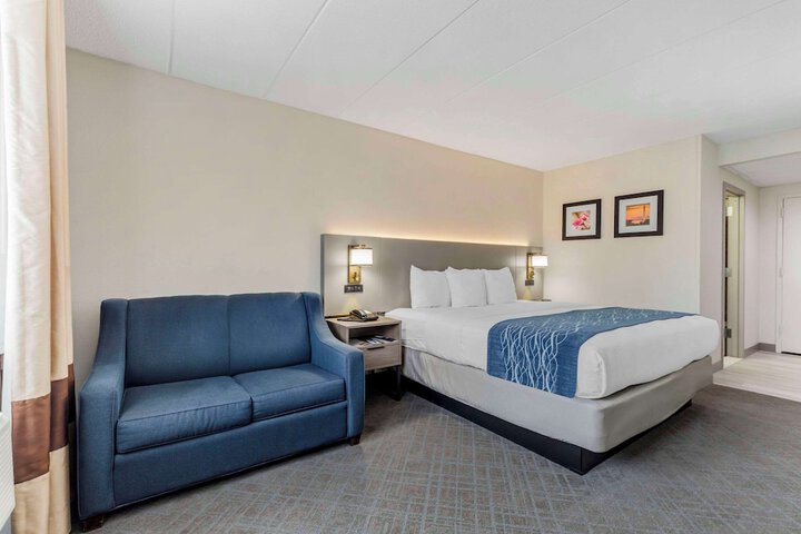 1 King Bed Accessible (4 of 17)