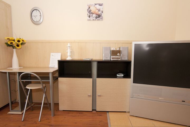 Room 6 of 36