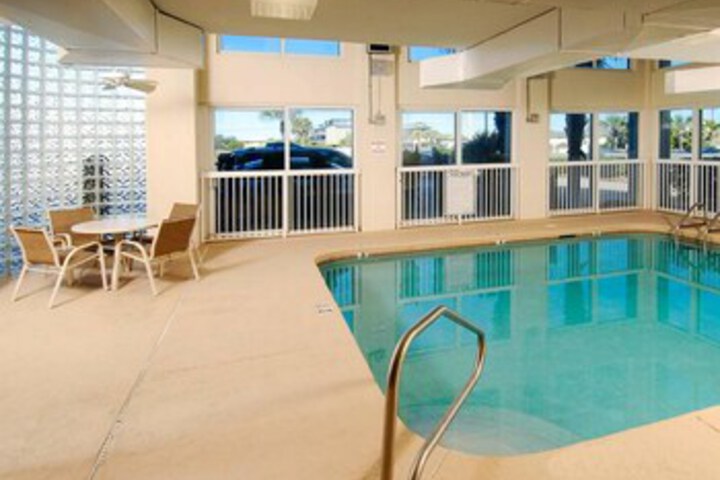 Pool 102 of 200