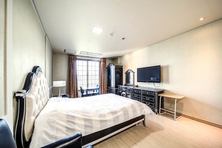 Room 3 of 39