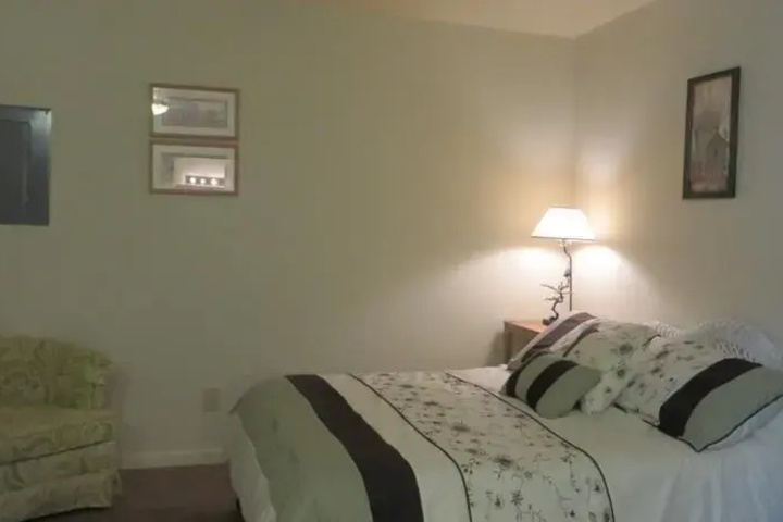 Room 3 of 10