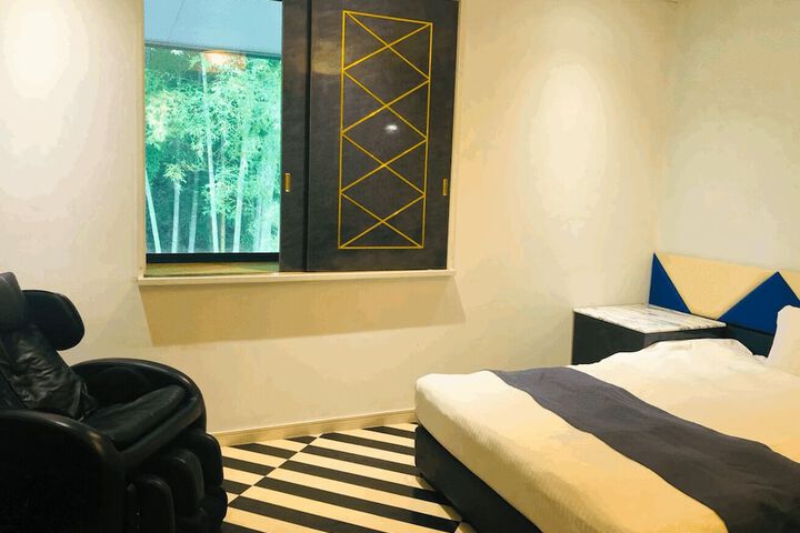 Room 8 of 23