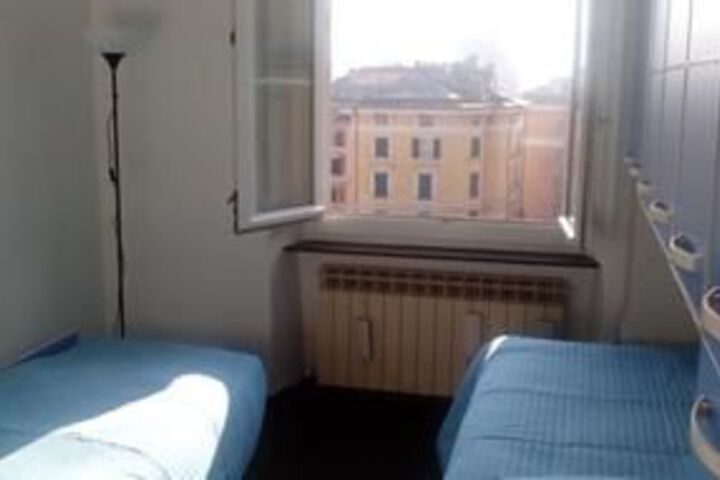 Room 8 of 34