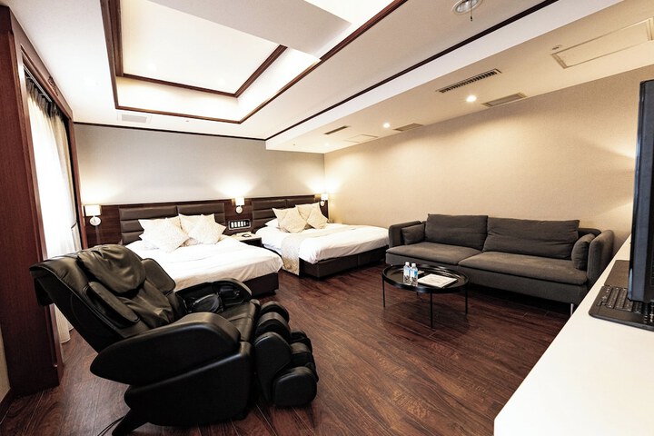 Room 45 of 239