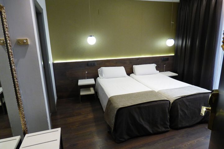 Room 68 of 193