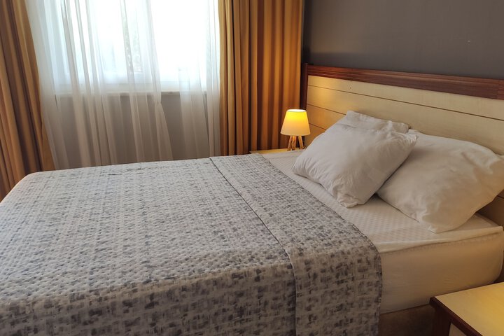 Room 8 of 33