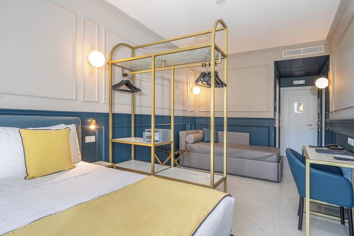 Room 51 of 211
