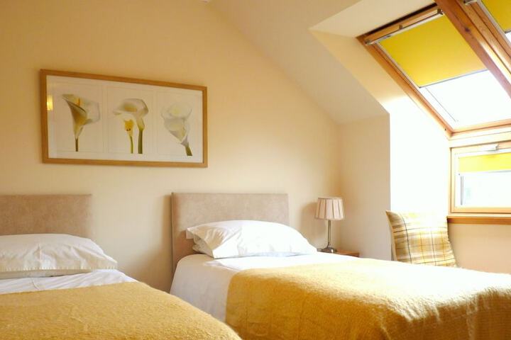 Room 6 of 16
