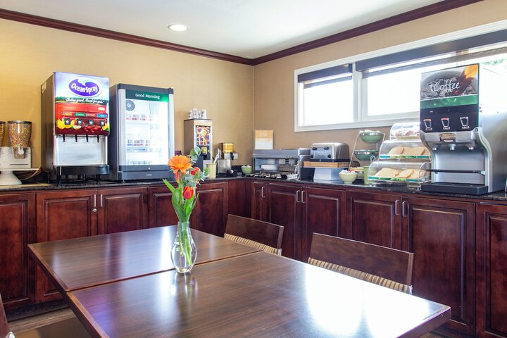 Breakfast/Coffee Service 39 of 47