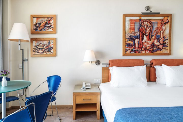 Room 19 of 154