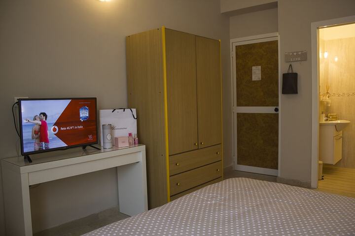Room 4 of 81
