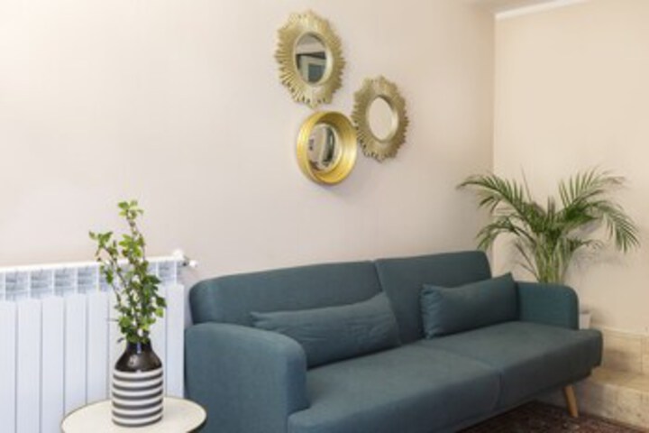 Room 7 of 28