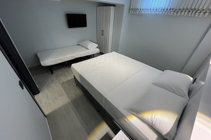 Room 9 of 46