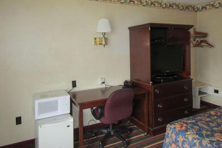 1 King Bed (2 of 3)