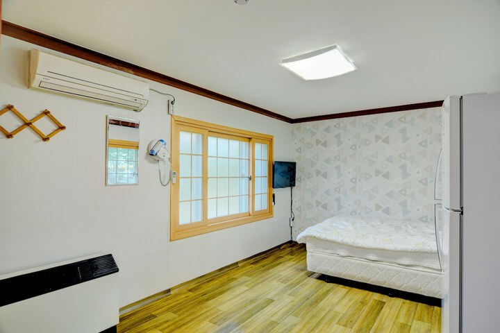 Room 13 of 34