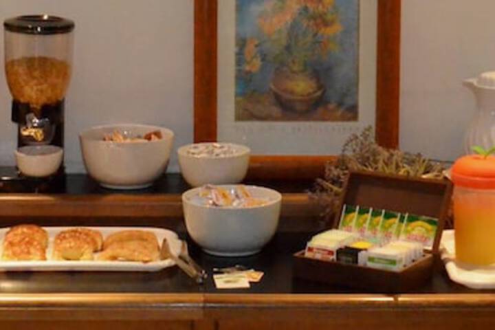Breakfast/Coffee Service 20 of 24