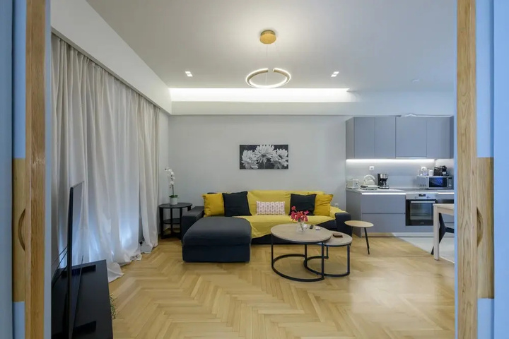 Lush 2bed apt. at the Acropolis