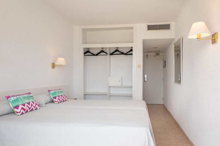 Room 4 of 36