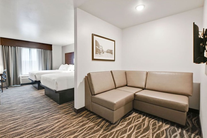 2 Queen Guest Room (17 of 18)
