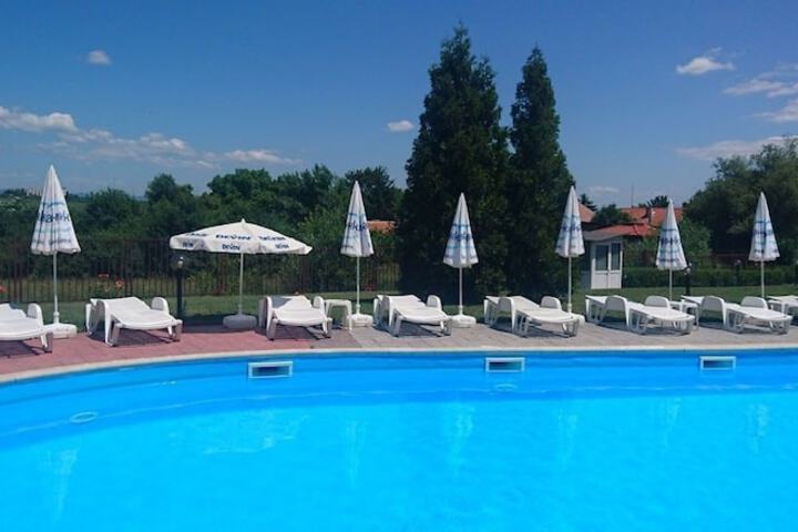 Pool 21 of 48