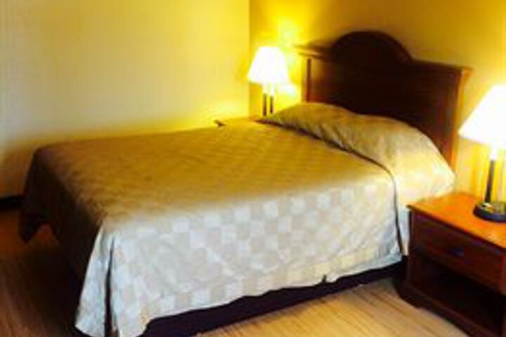 Room 7 of 8