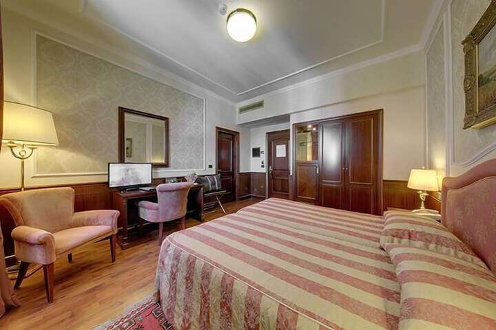 Room 33 of 96