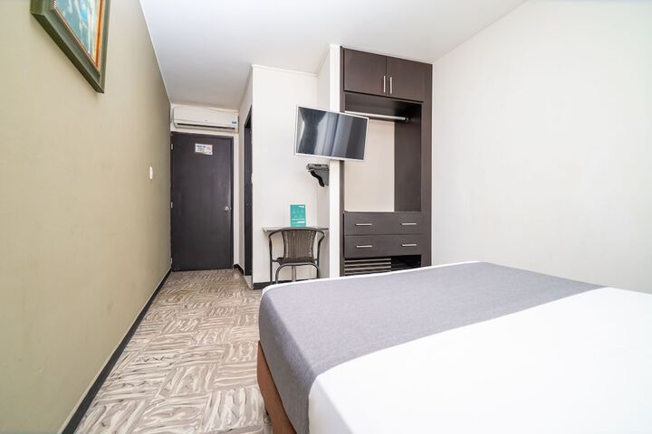Room 8 of 30