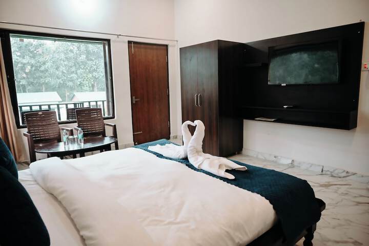 Room 5 of 32