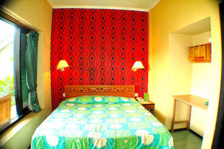Room 5 of 11