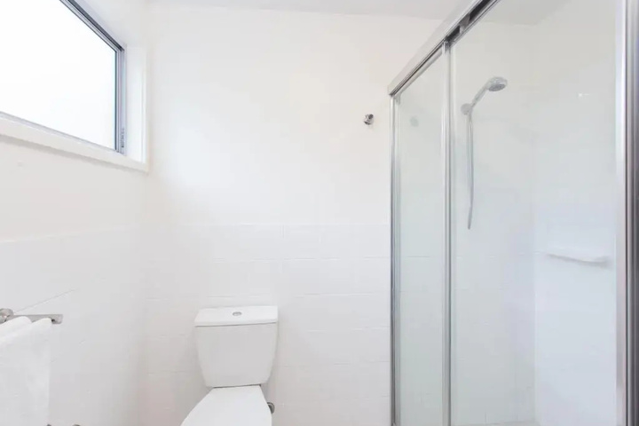 Room 4 of 8