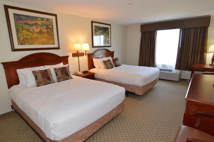 2 Queen Beds Golfvw Microfridge Flatsc Coffee Maker, Hair Full Breakfast (5 of 12)