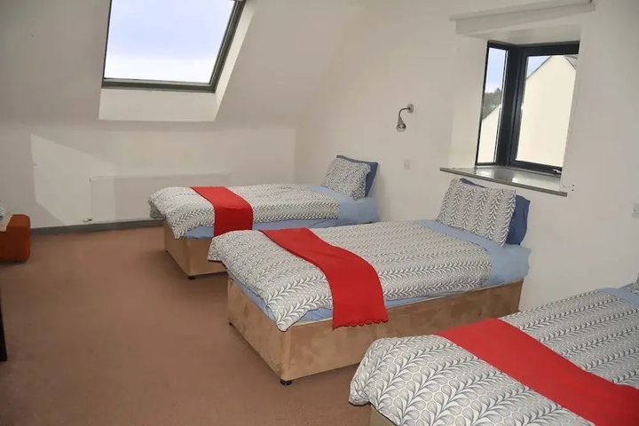 Room 4 of 18