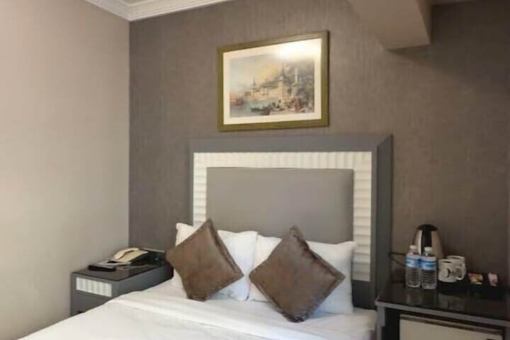 Room 6 of 20