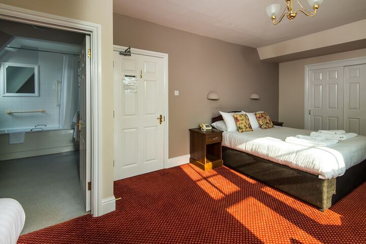 Room 33 of 86