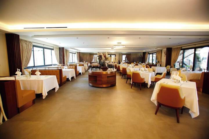 Dining 79 of 91